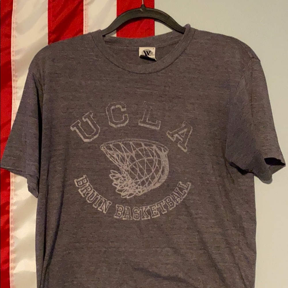 VINTAGE UCLA men’s basketball shirt